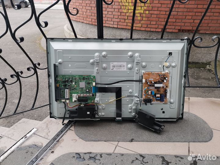 Телевизор Samsung UE32EH4000 (Разбор)(По запчастям