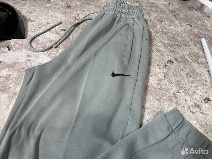 Спортивные костюмы Nike