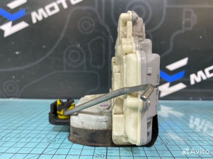 Замок двери задний левый Audi A6 C6 BDW 2005