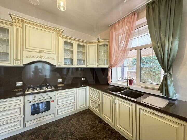 Дом 314 м² на участке 8,1 сот.