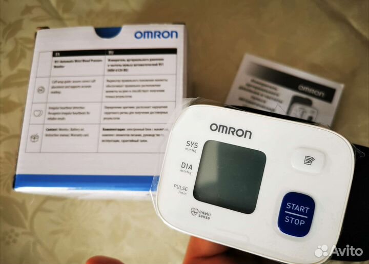 Тонометр Omron RS1 на запястье новый