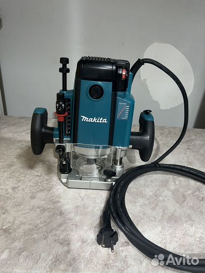 Фрезер makita RP2302FC