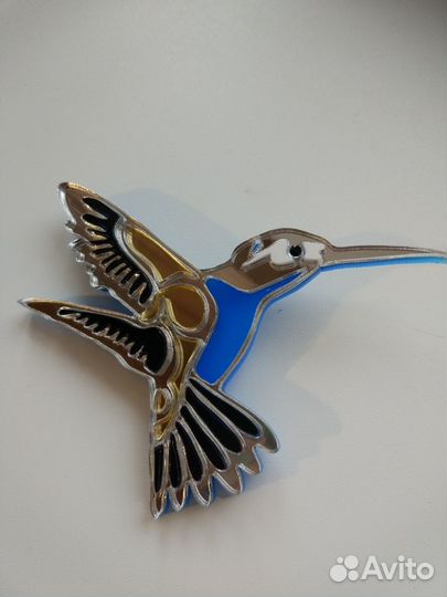 Брошь из акрилового стекла