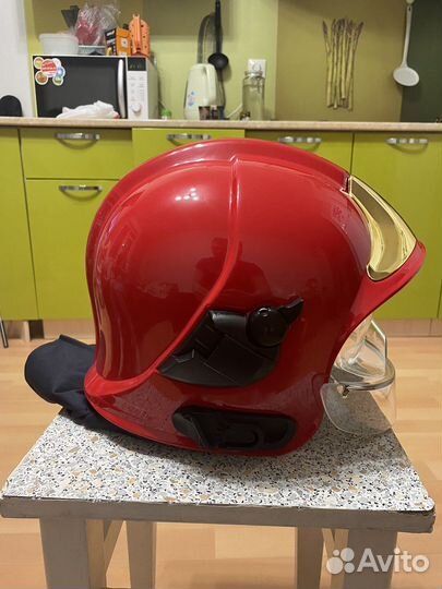 Шлем каска пожарного