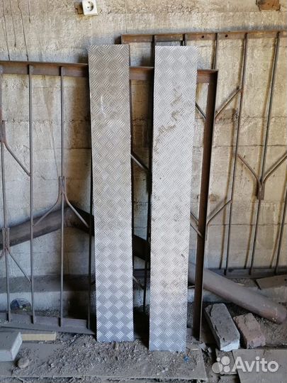 Порог алюминиевый