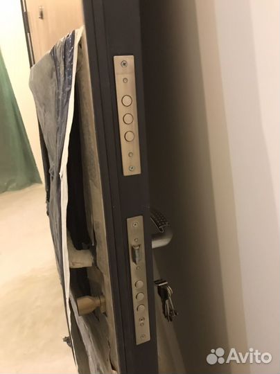 Продам входную дверь