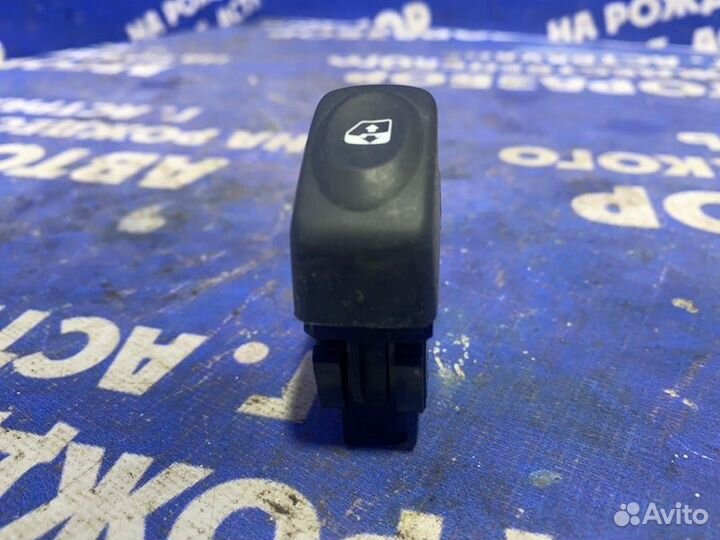 Кнопка стеклоподъемника Renault Logan 1 седан 2012