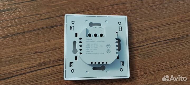 Умный настенный выключатель