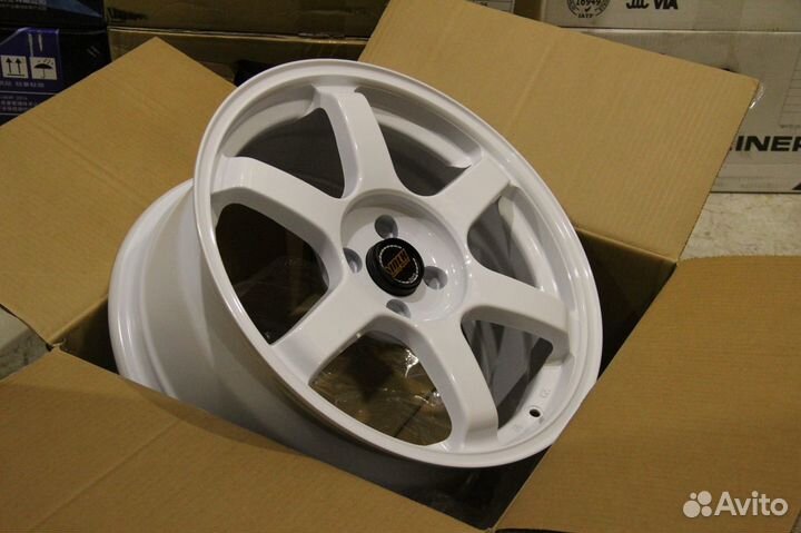 17R Volk Racing TE37 White на KIA/Hyundai/Лада