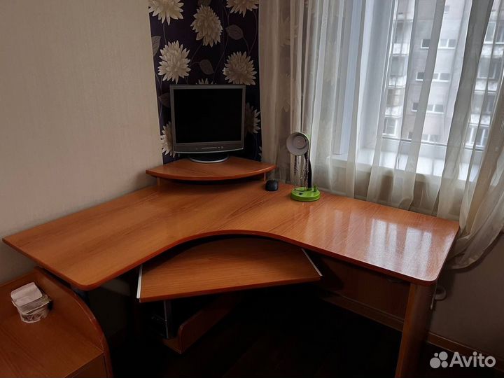 Компьютерный стол