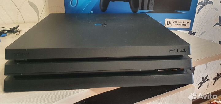 Игровая приставка ps4 pro 1tb (Новая)