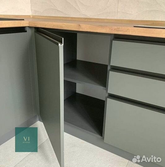 Функциональный кухонный гарнитур