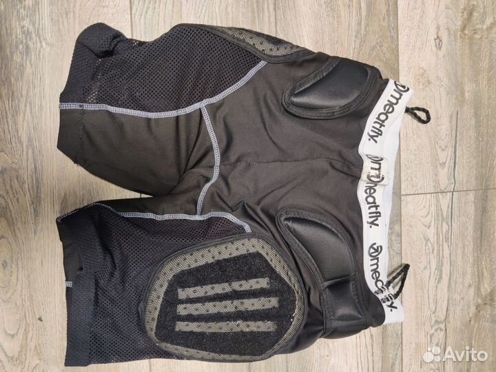 Защитные шорты для сноуборда