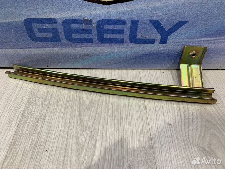 Направляющая стекла Geely emgrand X7 Прав