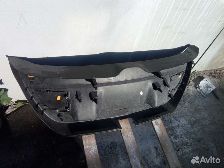 Облицовка крышки багажника Seat Leon 2