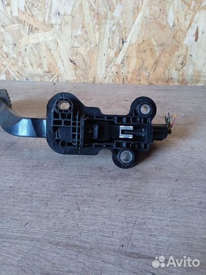 Педаль газа электрическая Citroen C-Crosser