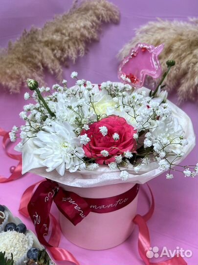 Комбо наборы из цветов и клубники в шоколаде