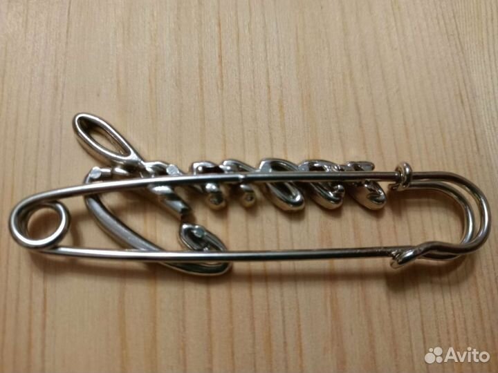 Guess брошь