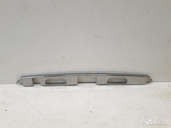 Накладка крышки багажника задняя Toyota Camry V55