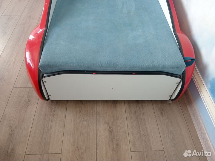 Кровать машина детская