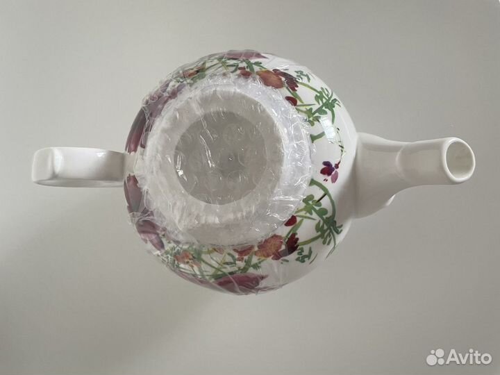 Фарфоровый чайник