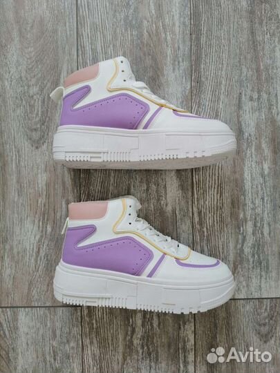 Кроссовки новые