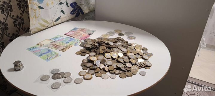 Юбилейные монеты, банкноты