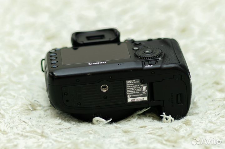 Canon 5D Mark IV 4