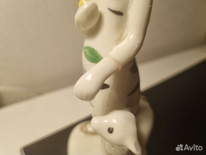 Фарфоровая статуэтка сср