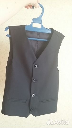 Пиджак и жилетка на мальчика