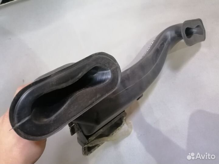 Патрубок воздухозаборника Dodge Intrepid 1998-2004