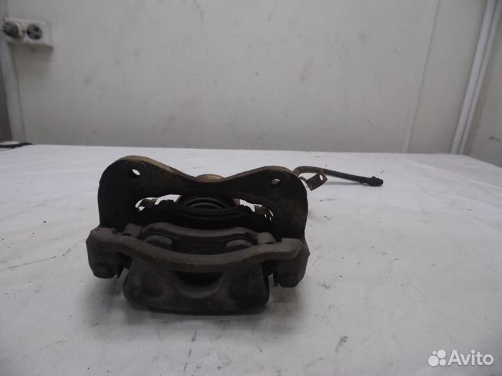 Суппорт тормозной передний правый Hyundai Elantra