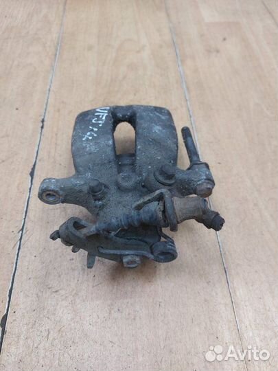 Тормозной суппорт задний правый Opel Insignia