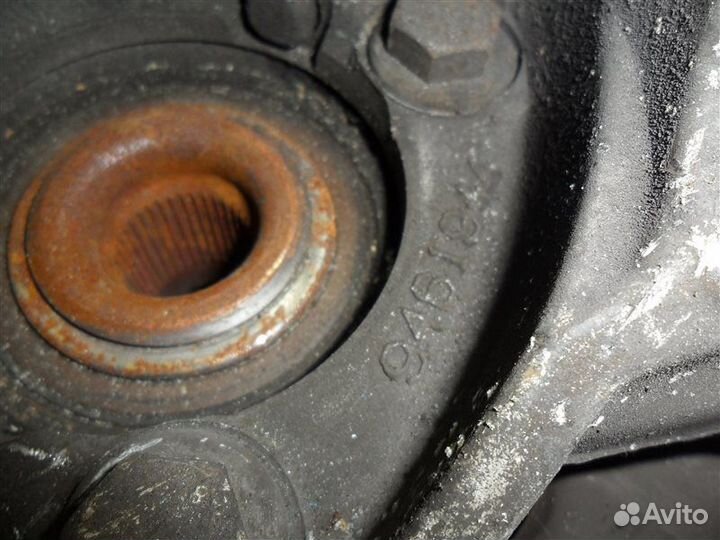 Ступица (кулак, цапфа) передняя правая Volvo V70