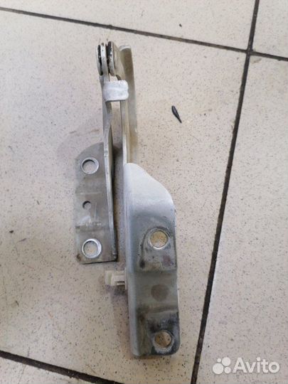 Петля капота правая Mitsubishi Outlander 2