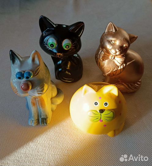 Фигурка котиков (копилка)