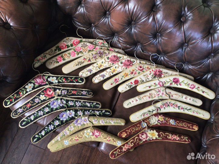 Вышитые винтажные плечики-вешалка Германия