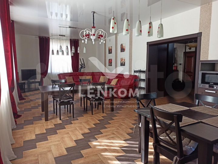 Коттедж 238 м² на участке 17,4 сот.