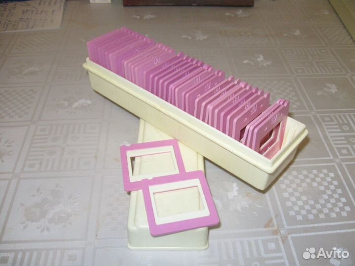 Контейнеры с рамками для слайдов, диафильмы