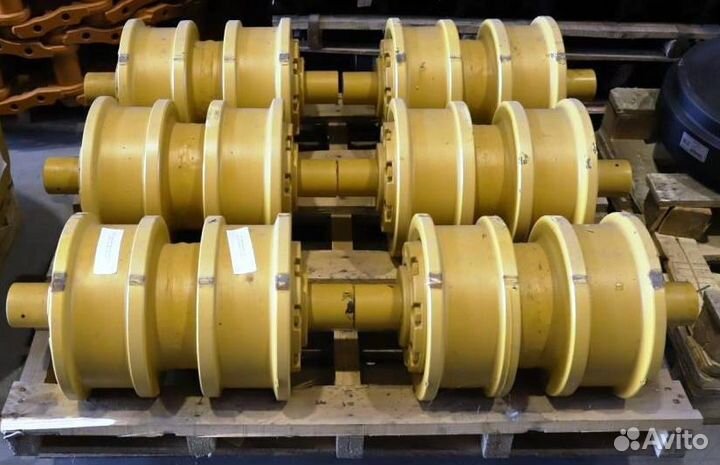 Каток опорный двубортный Komatsu D275A-5