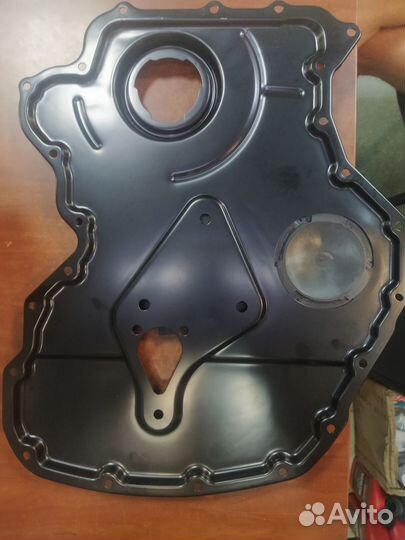 Крышка двигателя передняя