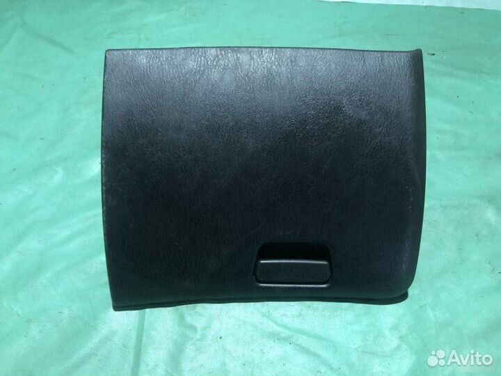 Бардачок Mitsubishi Carisma