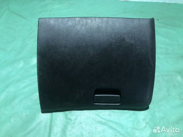 Бардачок Mitsubishi Carisma