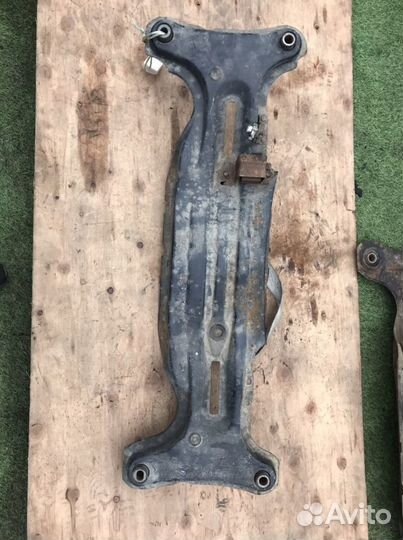 Подрамник задний Тойота Камри v30,40,50