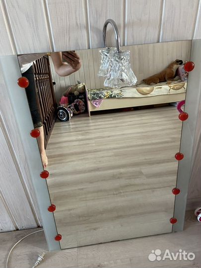 Зеркало в ванную со светильником