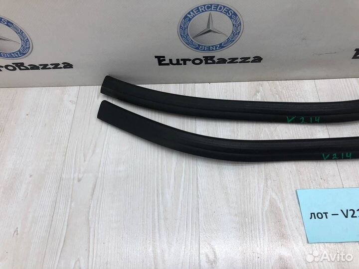 Уплотнитель моторного отсека Mercedes W207