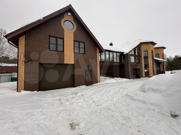 Дом 685 м² на участке 44 сот.