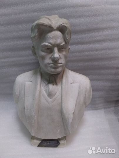 Гипсовый бюст Маяковского