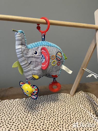 Подвесная игрушка fisher price слоник