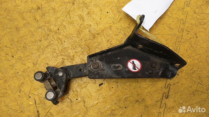 Петля двери Doblo